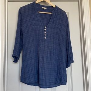 3/4 length shirt with v neck and buttons